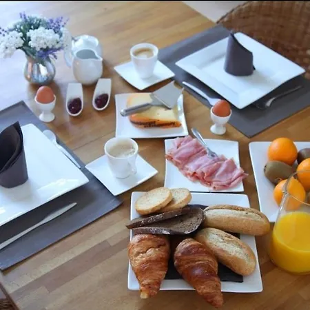 Leeshan's Breakfast Included Zaandam