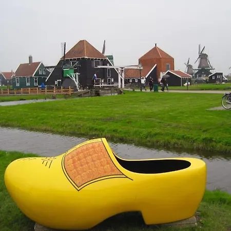 Leeshan's Breakfast Included Lejlighed Zaandam
